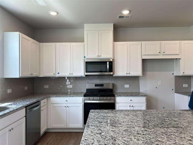 Building Photo - 420 Pt Pl Dr