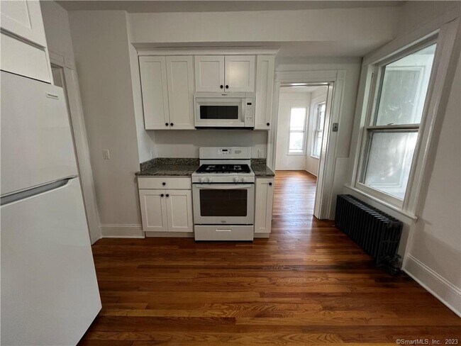 Building Photo - 373 Wood Ave