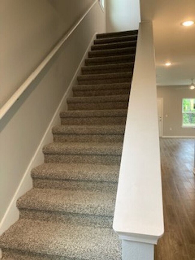 Foto del edificio - Brand New Built- 3 Bedroom 2.5 bath townhome.