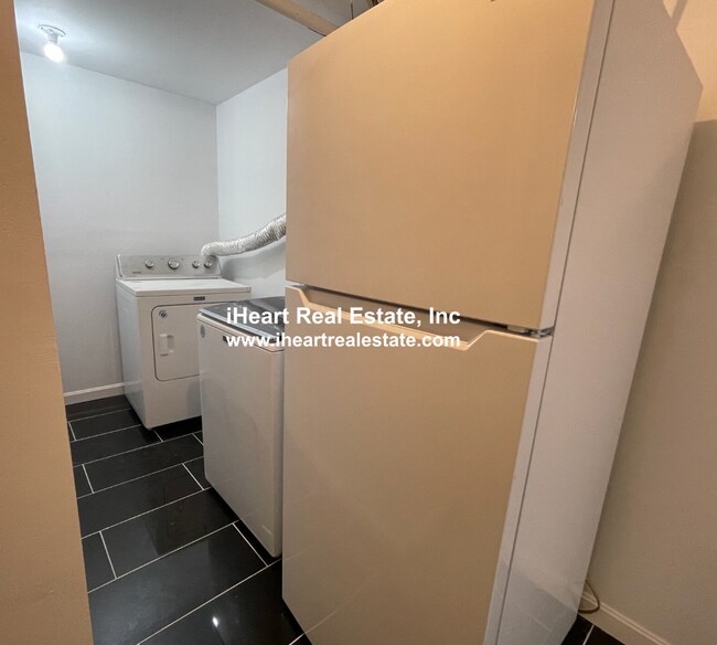 Foto del edificio - 474 E 7th St