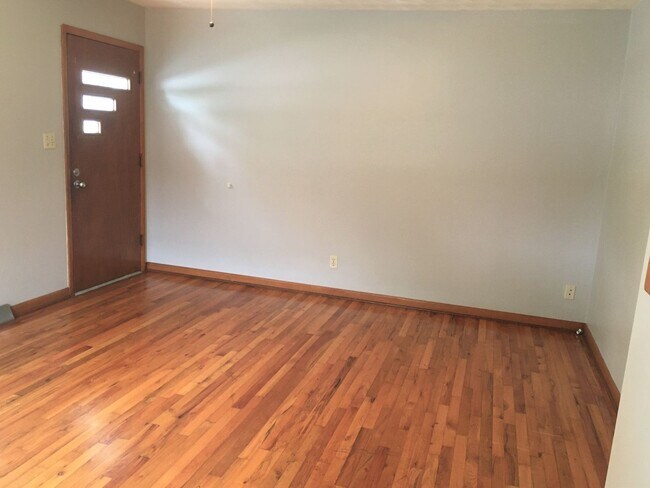 Building Photo - LEASING