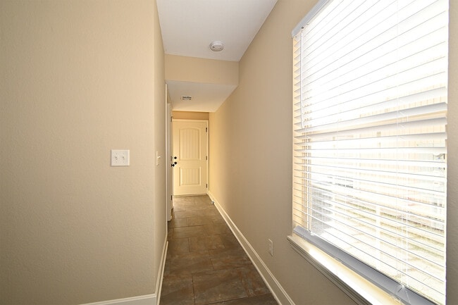 Building Photo - 12342 Fox Creek Dr