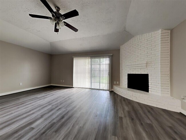 Building Photo - 15227 Dunstable Ln