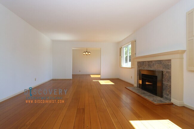 Foto del edificio - Charming Mid-Century Gem in Montclair Village