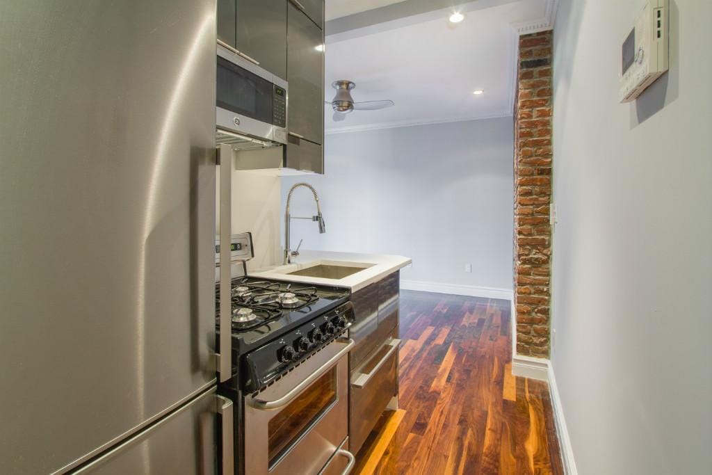 Building Photo - 1590 Lexington Ave