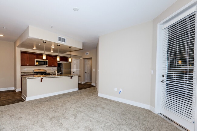 Building Photo - Sendero Gateway Apartment Homes