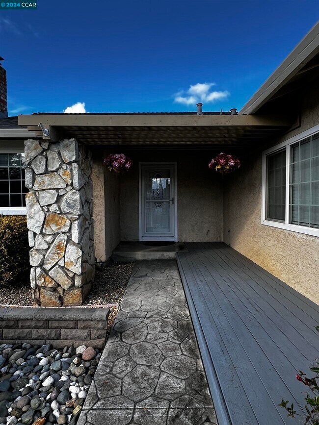 Building Photo - 758 Sequoia Dr