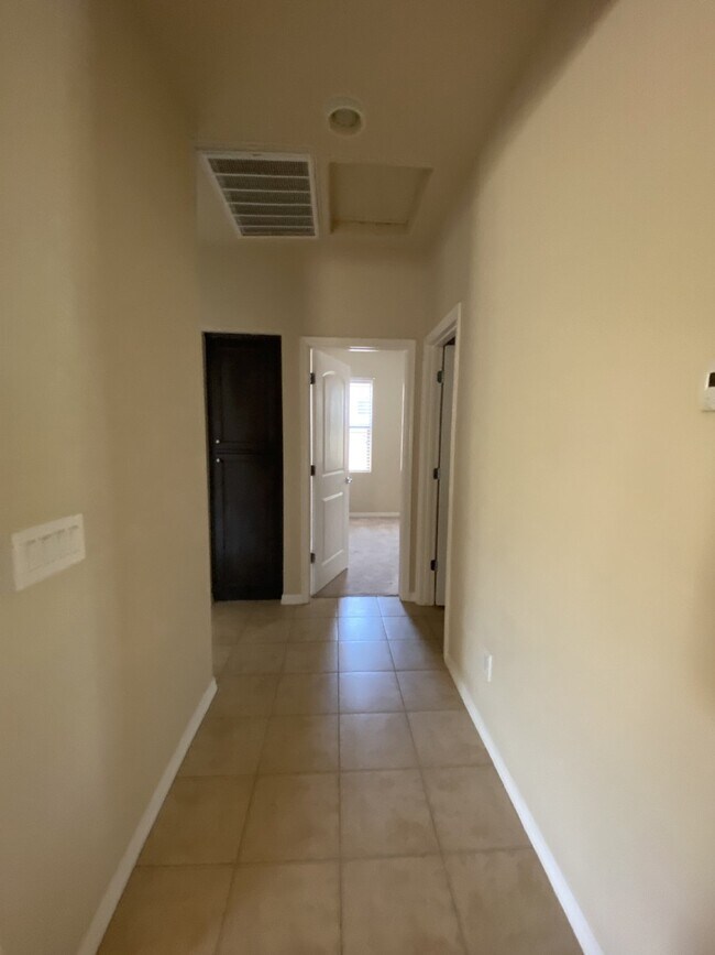 Foto del edificio - 3533 S Washington St