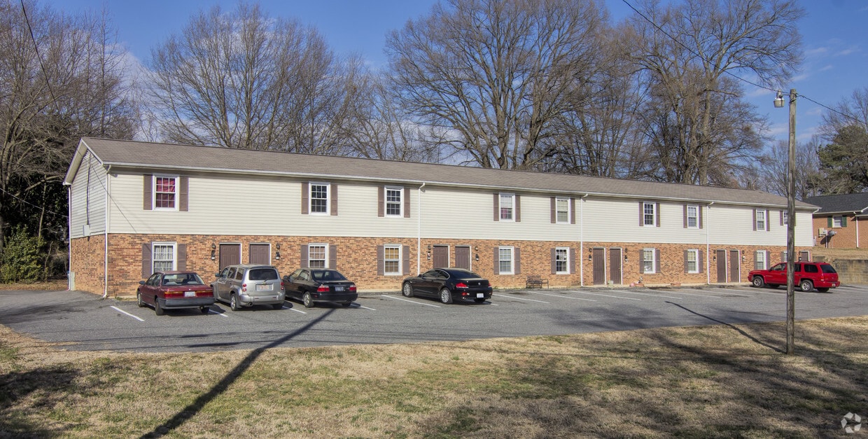 129 E Maine Ave, Bessemer City, NC 28016 Apartments in Bessemer City