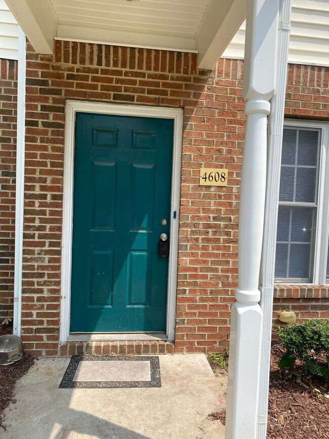 Foto del edificio - Charming 2 Bed, 2.5 Bath Townhouse in Nort...