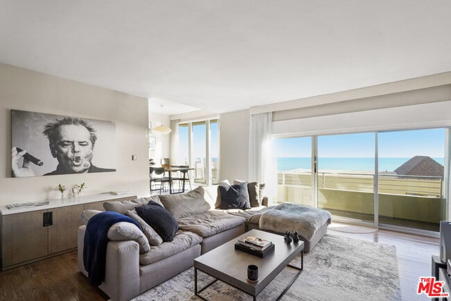 Foto del edificio - 18065 Coastline Dr