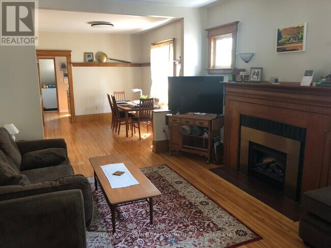 Photo du bâtiment - 645 McIntyre St W