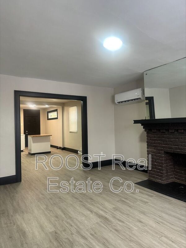 Building Photo - 98-100 N Hague Ave