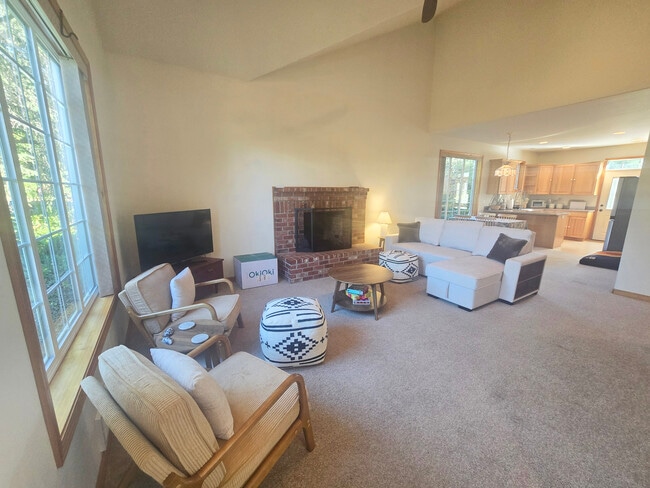 Building Photo - 8455 S Victoria Ave