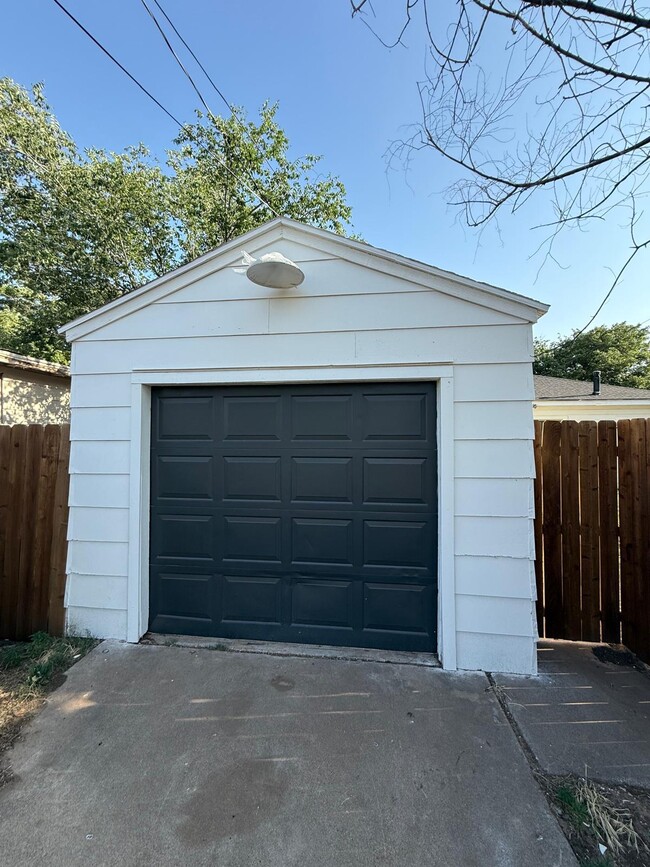 Building Photo - 1505 28th St