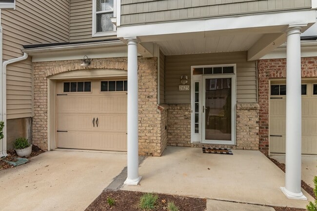 Building Photo - Beautiful 3-Bedroom Townhome in North Raleigh