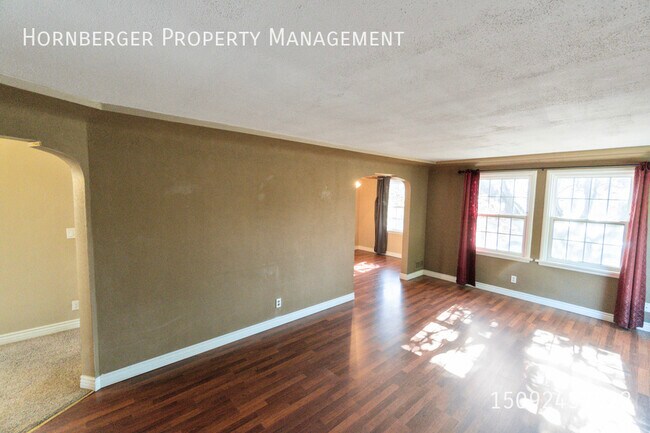 Building Photo - 2527 W Walton Ave