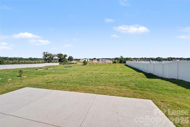 Foto del edificio - 318 Aniston Ln