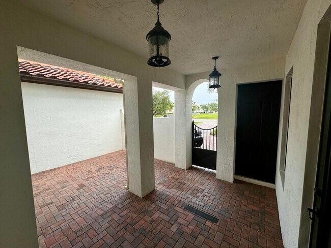 Building Photo - 4970 Avila Ave