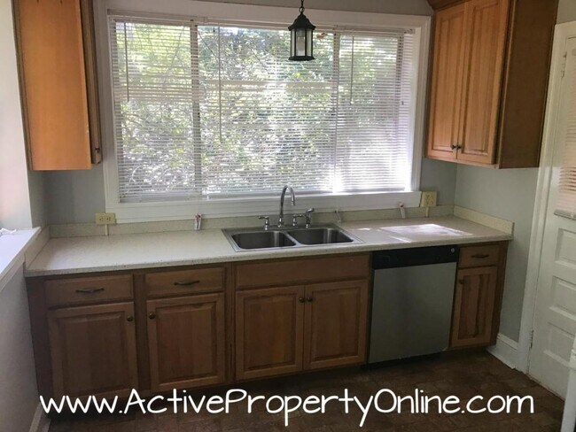 Foto del edificio - 2420 Kingsley Dr.