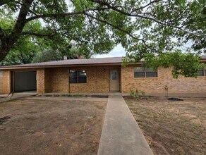 Building Photo - 112 Broadmoor Dr
