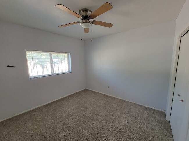 Habitación 2 (delantero) - 1810 S Palm Springs Cir