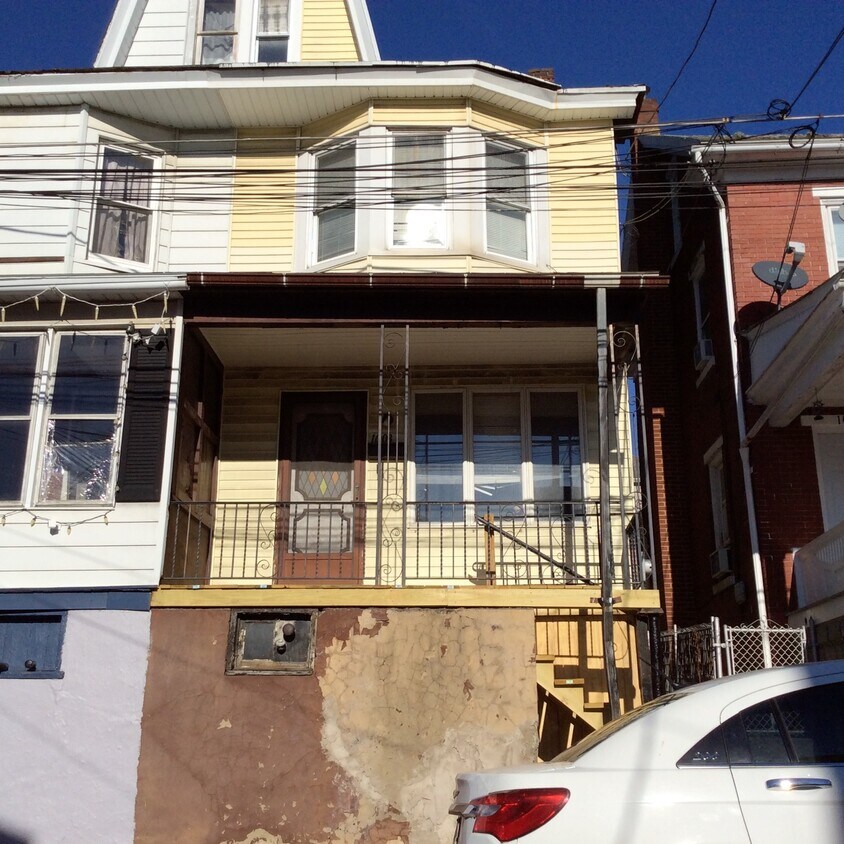 Primary Photo - 1003 E Dewart St