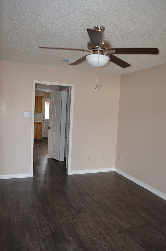 Building Photo - 905 Crymes Ln