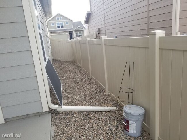 Foto del edificio - 3 br, 3 bath House - 10714 Calista Way