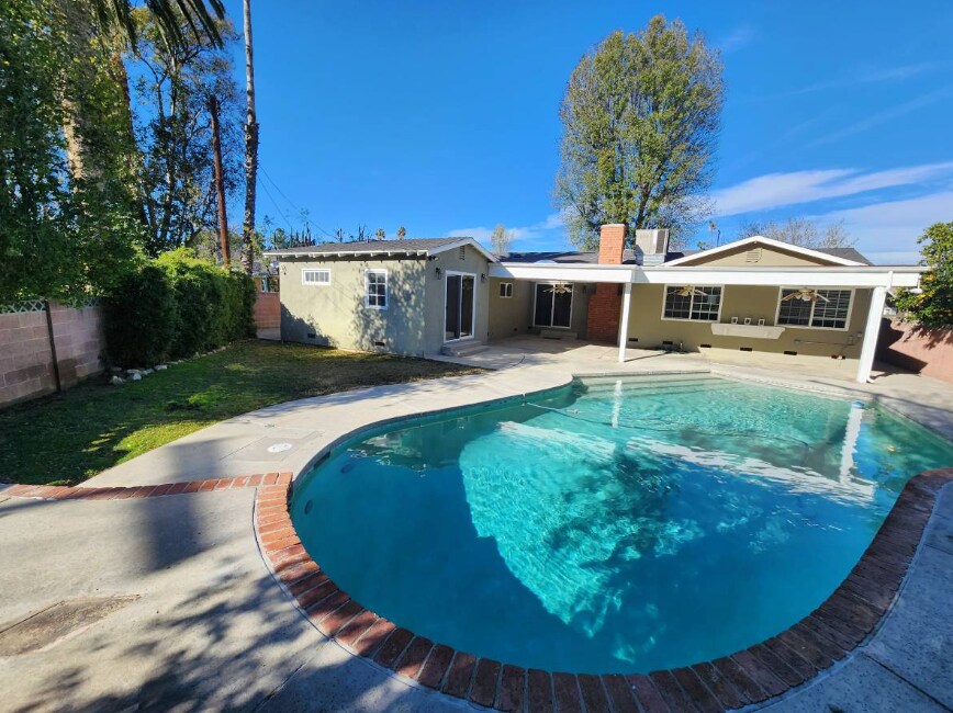 Foto principal - 22240 Burton St
