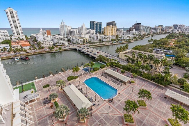 Foto del edificio - 4101 Pine Tree Dr