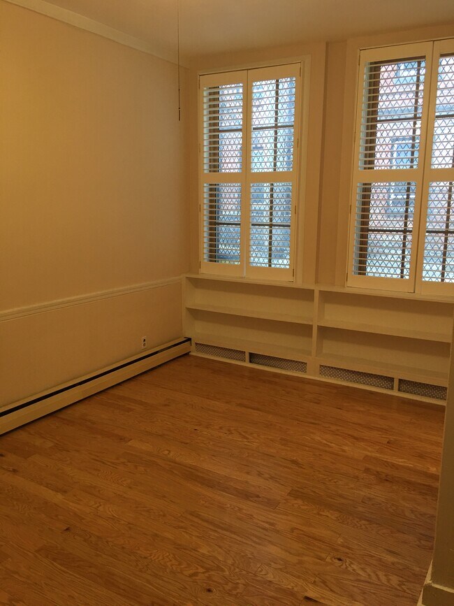 Living Room - 2 E Branch Ln