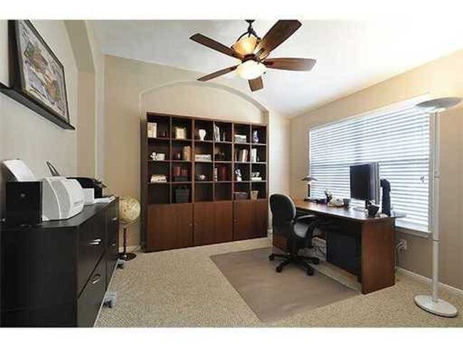 Building Photo - 1000 Abbeyglen Castle Dr