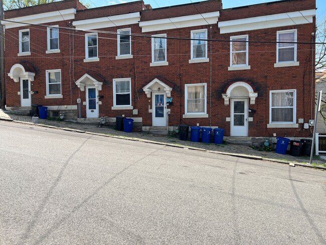 Foto del edificio - Updated 2BR Row Home in Lawrenceville – Ce...