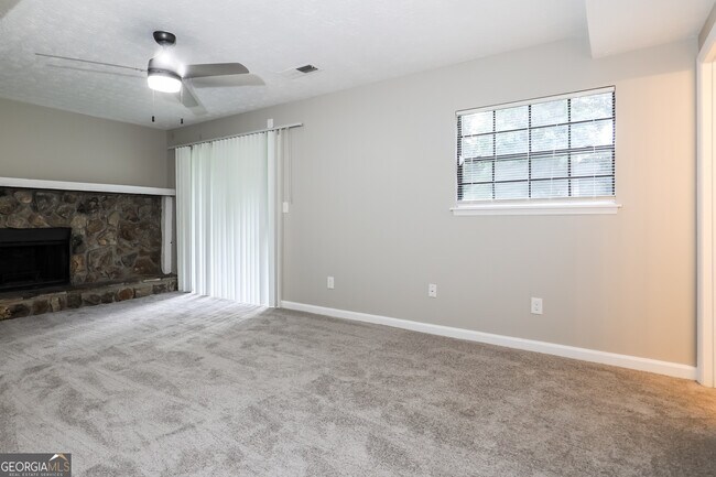 Foto del edificio - 6620 Connell Rd