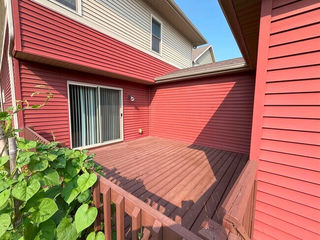 Foto del edificio - 6119 Arrowpoint Way
