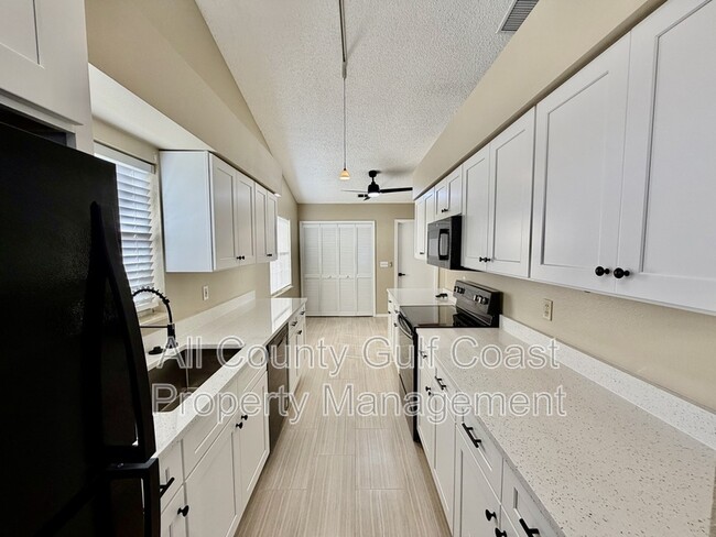 Foto del edificio - 4935 82nd Pl E