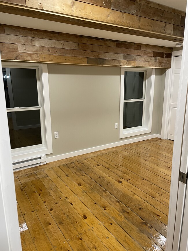 Building Photo - 20 N Main St