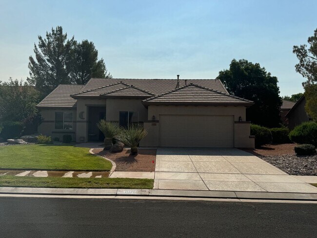 Building Photo - 3-Bed, 2-Bath Standalone Home with 2 Car G...
