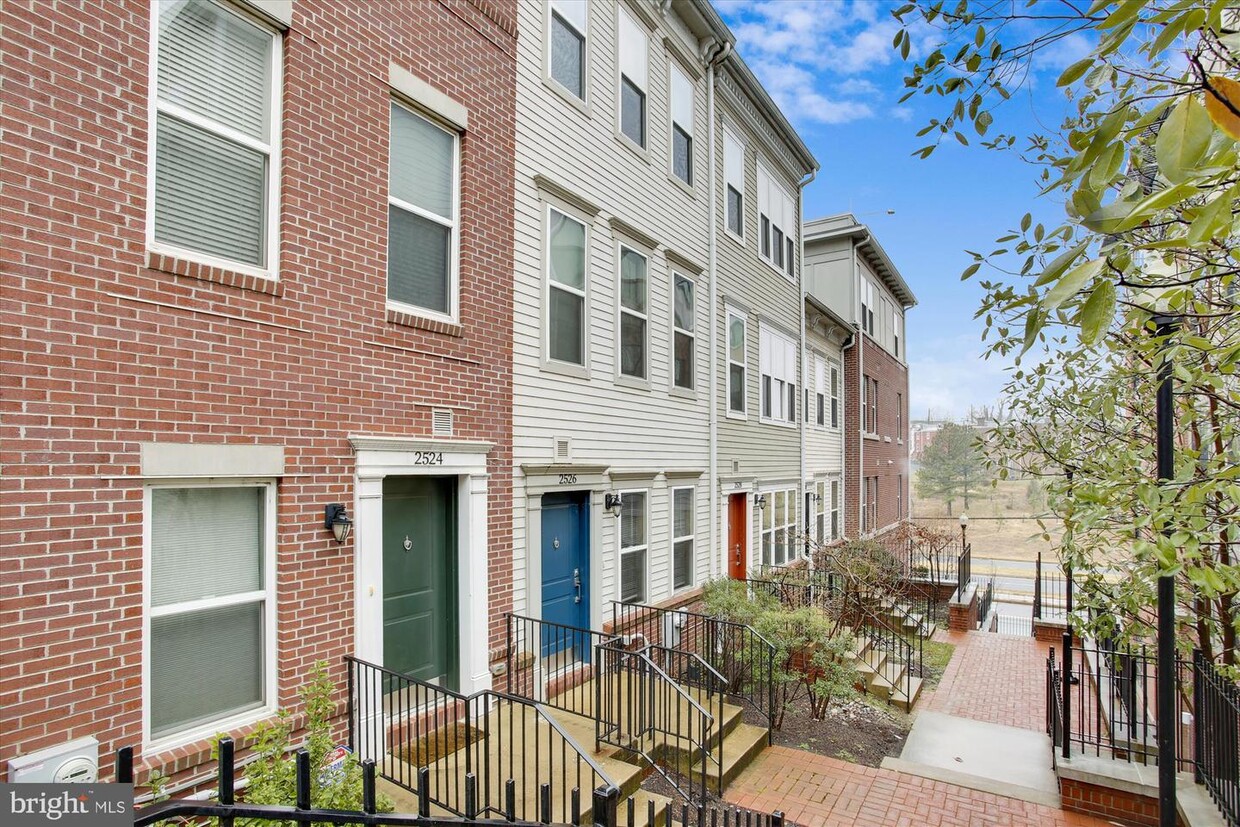 Primary Photo - 2526 Sheridan Rd SE