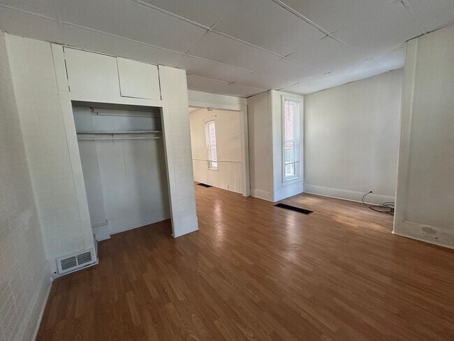 Foto del edificio - Charming Three Bedroom House In Grove City