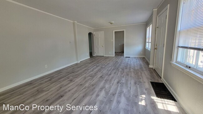 Foto del edificio - 2 br, 1 bath House - 1005 Wheatley Avenue