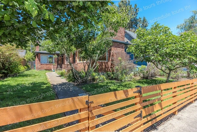 Building Photo - 5905 NE 30th Ave