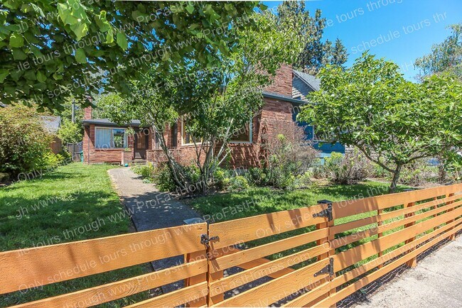 Foto del edificio - 5905 NE 30th Ave