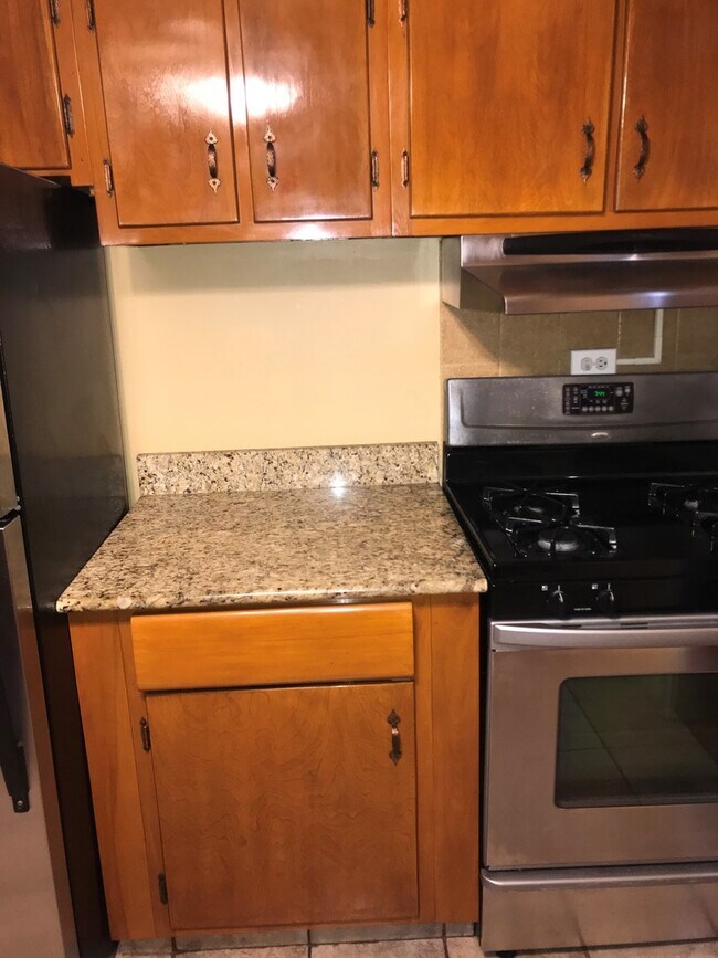 Foto del edificio - 7817 W Belmont Ave