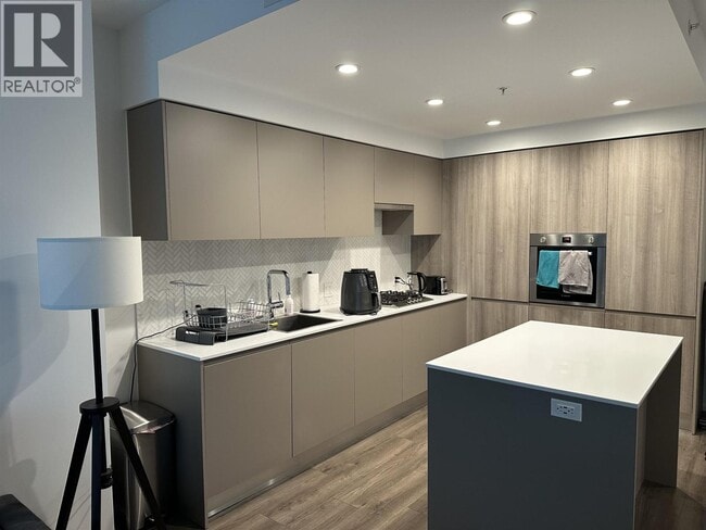 Building Photo - 3833-3833 Evergreen Pl