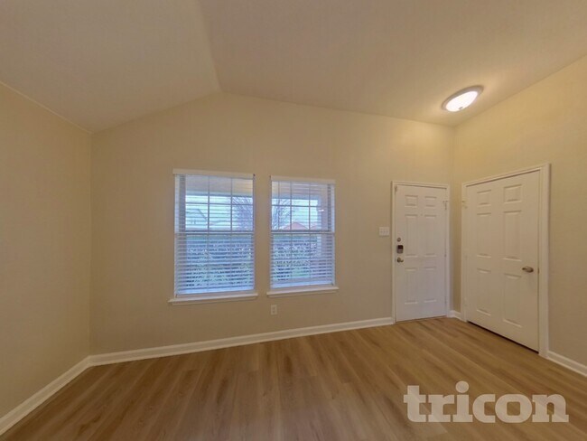 Foto del edificio - 9641 Linton Dr