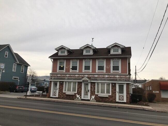 1406 #4 - 1414 3rd Ave