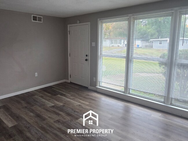 Building Photo - 8 St Celeste Dr