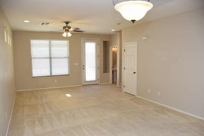 Building Photo - SW - SPRING VALLEY 2 STORY HOME